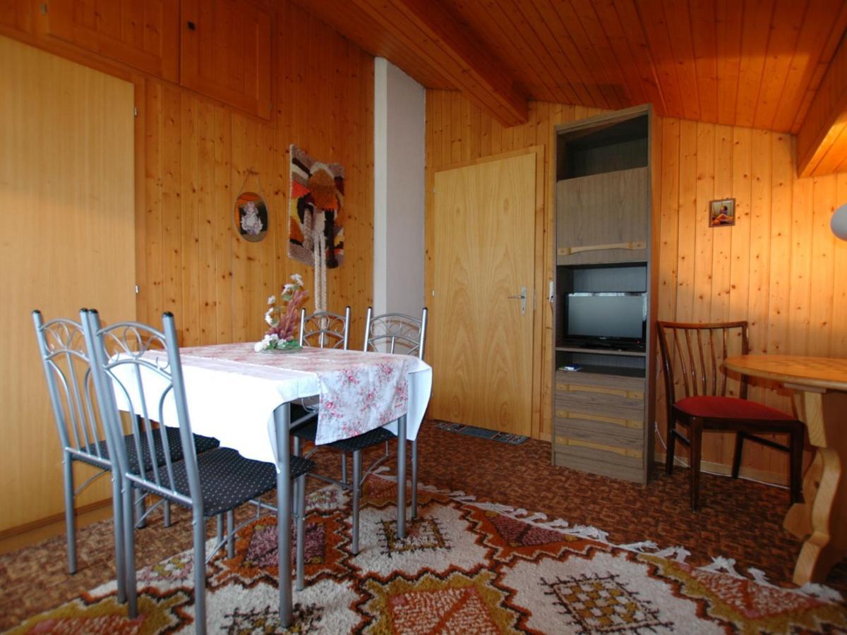Pristine Home In A Charming Village Large Grassy Sunbathing Area View Of The M Nch And Jungfrau Wilderswil Bagian luar foto