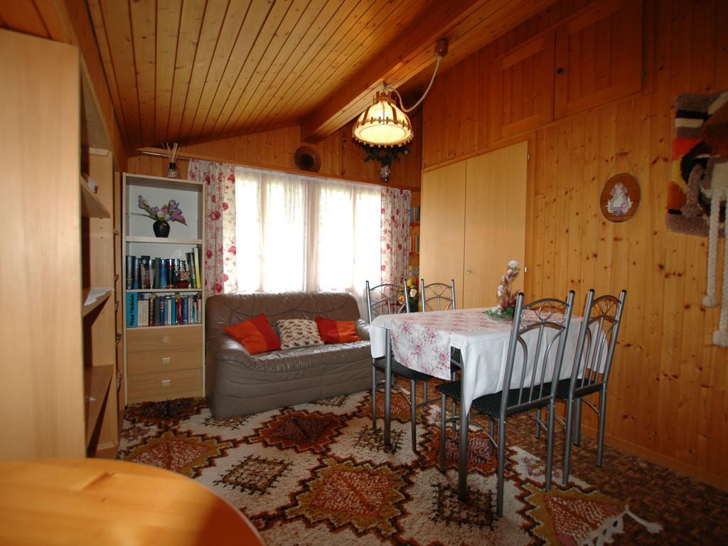 Pristine Home In A Charming Village Large Grassy Sunbathing Area View Of The M Nch And Jungfrau Wilderswil Bagian luar foto